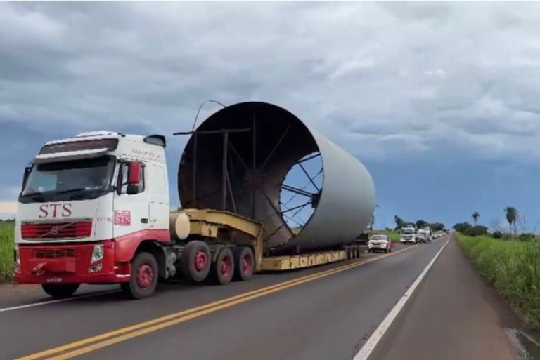Transporte de supercargas deixam o tráfego lento e acumulam carros; previsão é que comboio chegue amanhã em Campo Grande - Divulgação
whatsapp-image-2026-01-15-at-120301