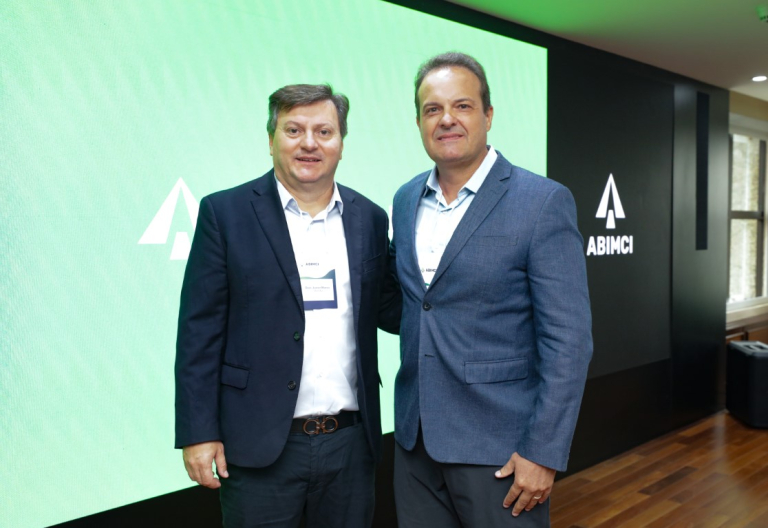 Roni Junior Marini e Juliano Vieira de Araujo (Médio)