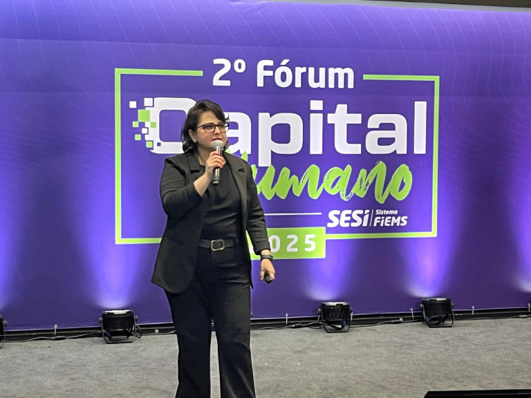 Valéria Ribeiro durante apresentação no 2° Fórum de Capital Humano Crédito Alberto Dias