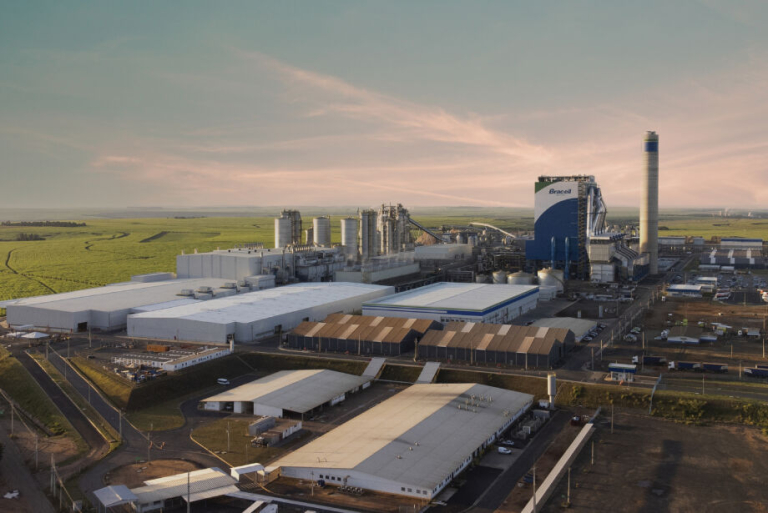 A Bracell possui a maior e mais verde fábrica de celulose solúvel do mundo, a unidade de Lençóis Paulista (SP), inaugurada em 2021 - DIVULGAÇÃO/BRACELL bracell